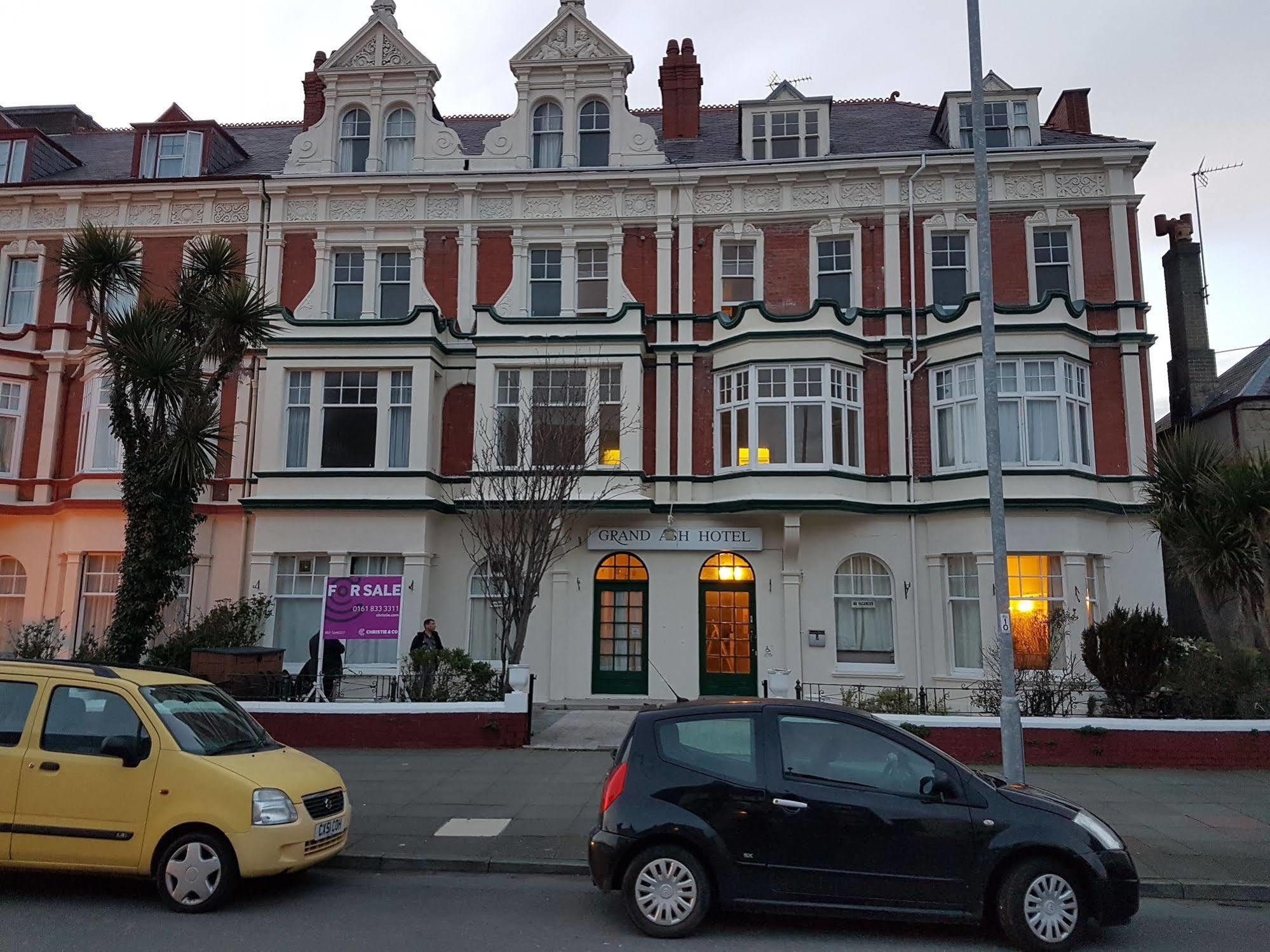 Grand Ash Hotel Λαντούντνο Εξωτερικό φωτογραφία